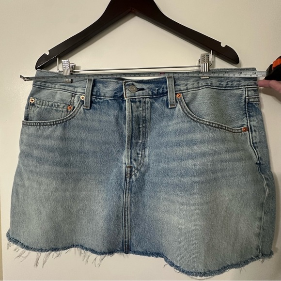 Levi’s Icon Denim Mini Skirt Size 33 - Picture 6 of 6